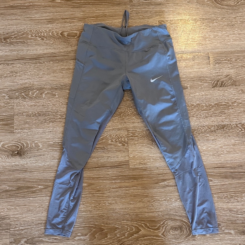 Nike Gray High-Waist Training Leggings with Swoosh